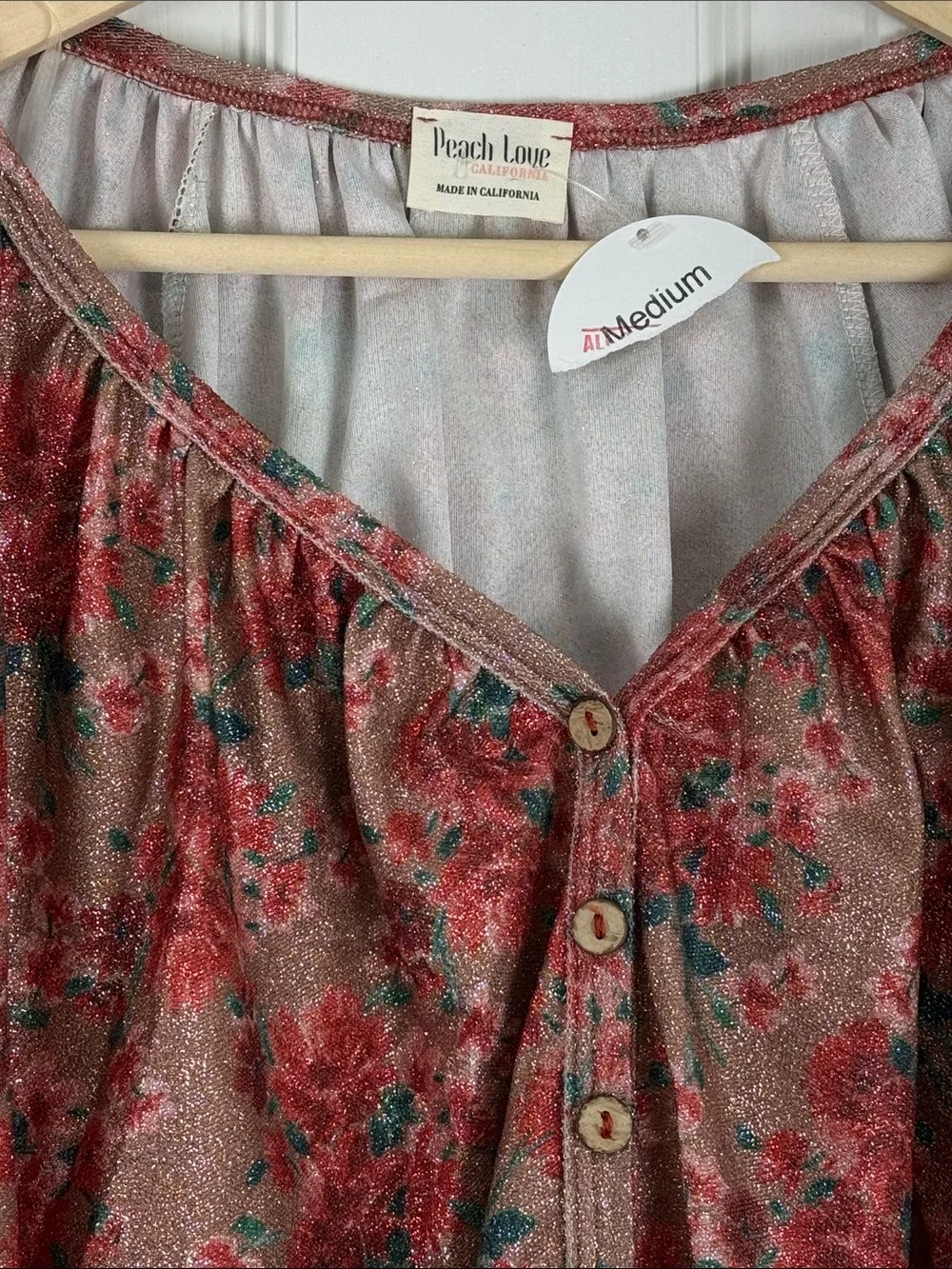 NWT Peach Love California Rose-Print Sparkle Cropped Top Medium